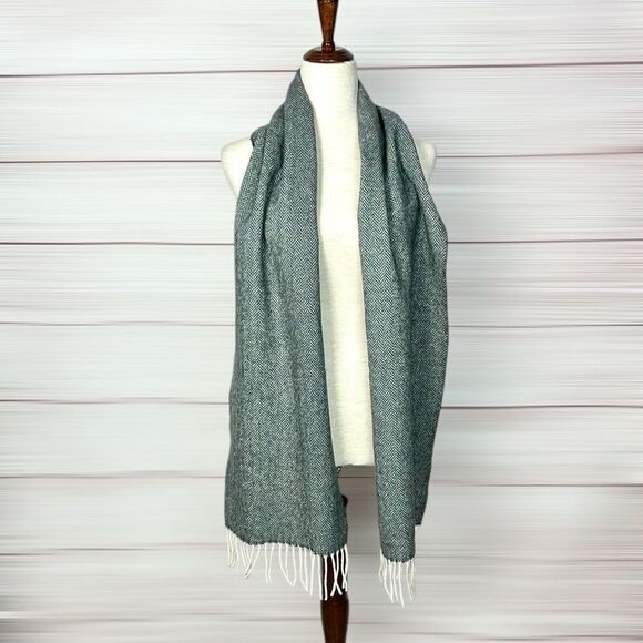 Foxford Lambs Wool Scarf Herringbone Gray White Fringe Ireland Men’s Women’s - Picture 6 of 8